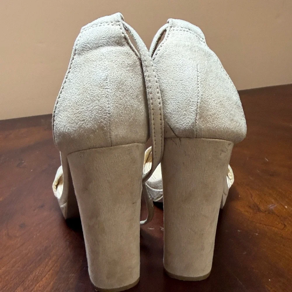 Fashion Nova Beige Block‎ Heels